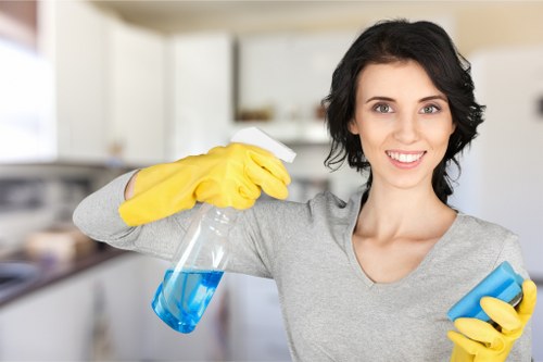 End of tenancy cleaner in Croydon preparing a property for new tenants